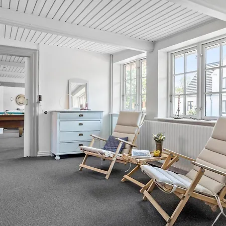 4 Bedroom Cozy In Samso Feriehus *