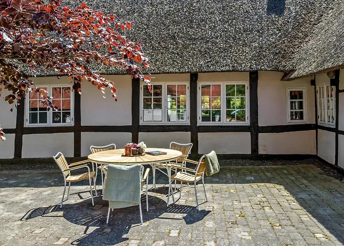 4 Bedroom Cozy In Samso Toftebjerg